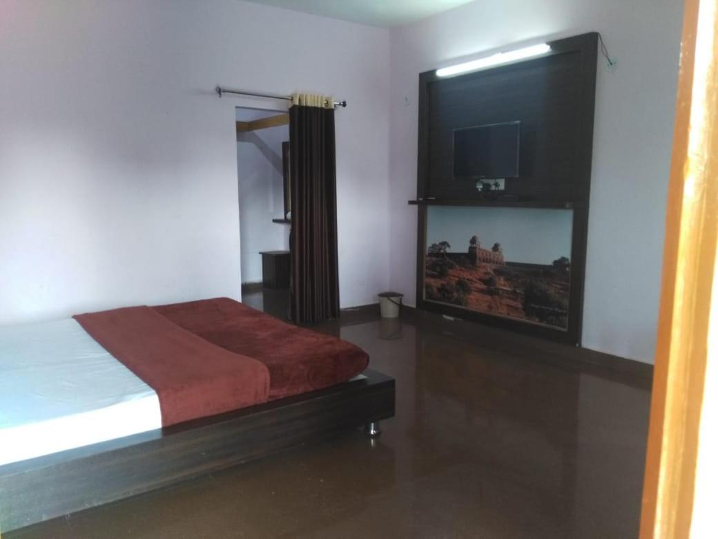 Vamoose Rupmati The Valley Hotel Mandu  Ngoại thất bức ảnh