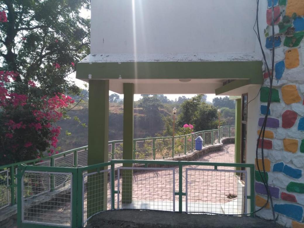 Vamoose Rupmati The Valley Hotel Mandu  Ngoại thất bức ảnh